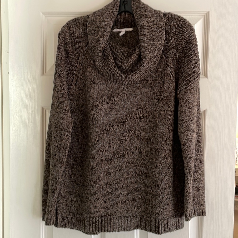 BCBGeneration Turtleneck sweater (gold/ black color)
